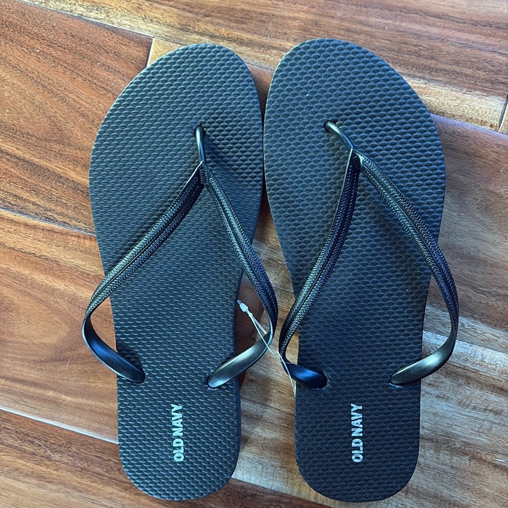 NWOT Old Navy flip-flops